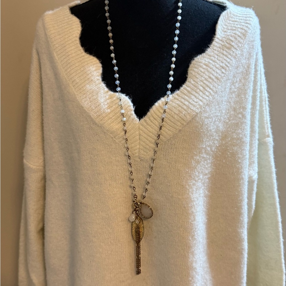 eesome Cream V-Neck Cozy Knit Sweater